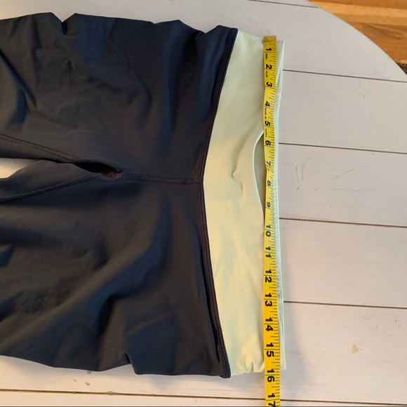 Lululemon // Capri Size 10 - Picture 13 of 16